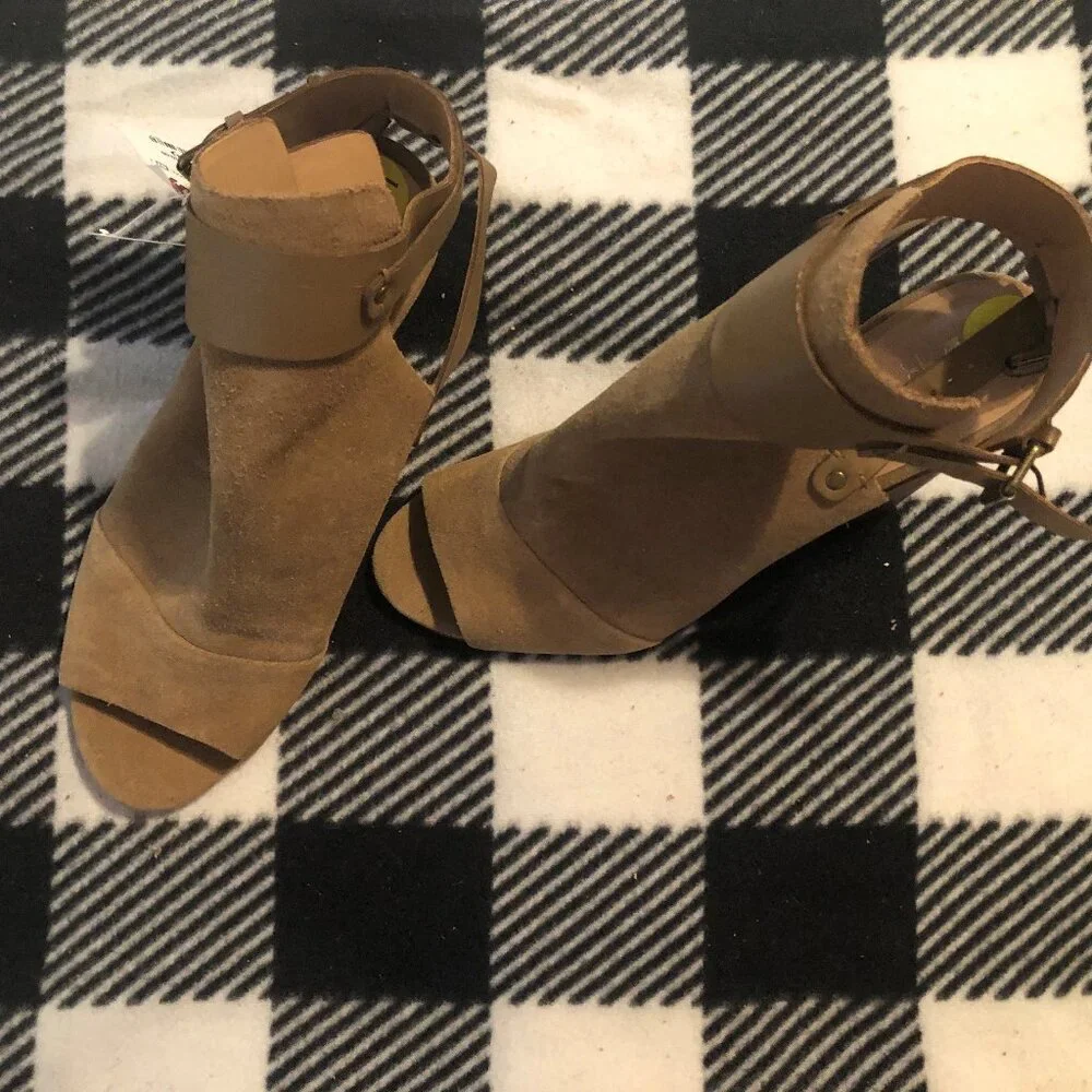 Joe's tan suede open toe open heel slingback heel size 9 brand new - never worn